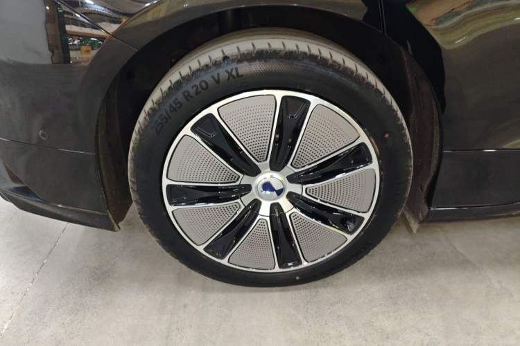 Used Denza Z9 2024 1100 km Four-Wheel Drive Max Version Exterior 5