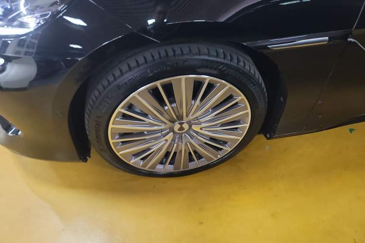 Used Denza Z9 2024 1100 km All-Wheel-Drive Ultra Version Exterior 7