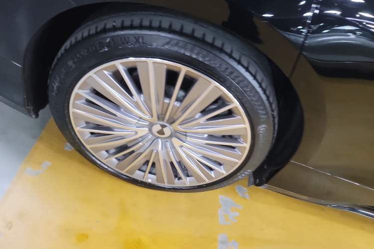 Used Denza Z9 2024 1100 km All-Wheel-Drive Ultra Version Exterior 8