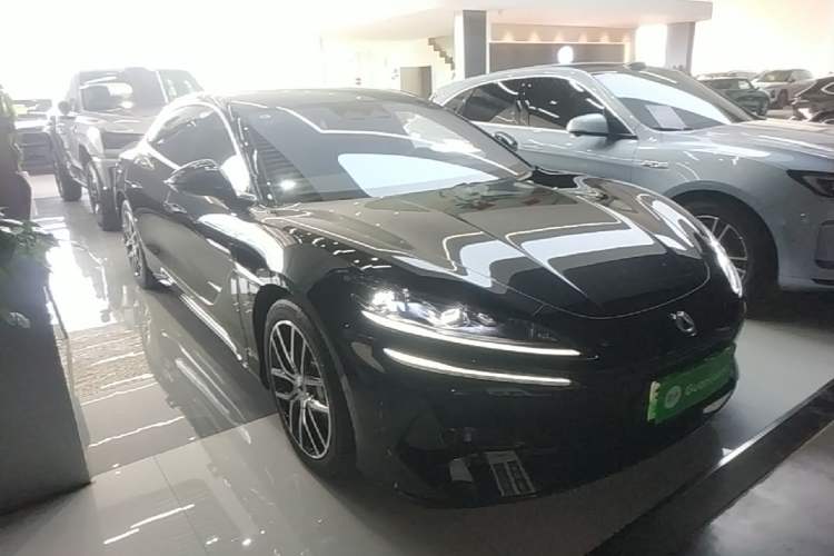 Used Denza Z9 2024 1100 km Four-Wheel Drive Max Version Front Right 45 Deg