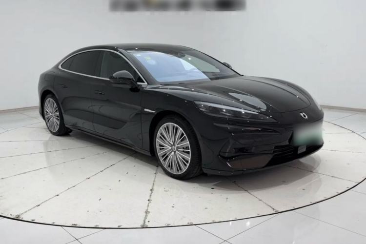 Used Denza Z9 2024 1100 km All-Wheel-Drive Ultra Version Front Right 45 Deg