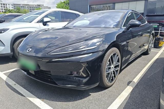 Gebrauchter Denza Z9 2024 1100 km Four-Wheel Drive Max Version