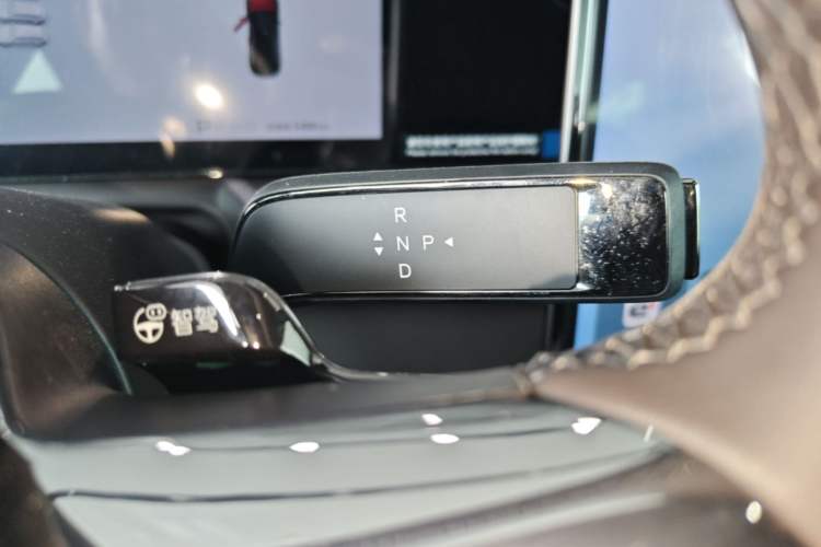 Used Denza Z9 2024 1100 km Four-Wheel Drive Max Version Gear Lever