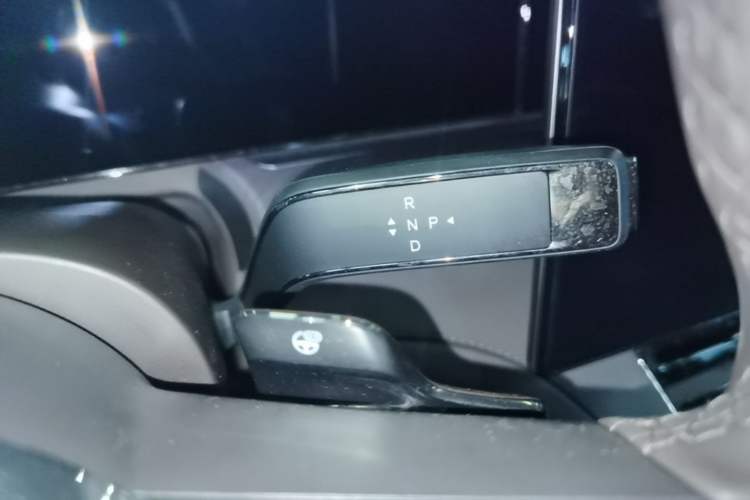 Used Denza Z9 2024 1100 km Four-Wheel Drive Max Version Gear Lever