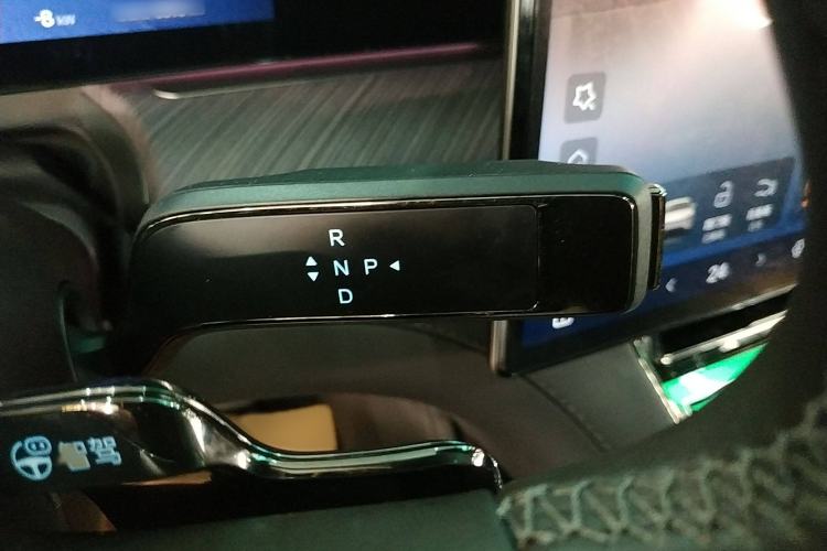 Used Denza Z9 2024 1100 km Four-Wheel Drive Pro Version Gear Lever