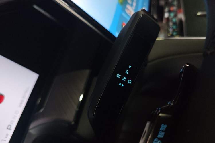 Used Denza Z9 2024 1100 km All-Wheel-Drive Ultra Version Gear Lever