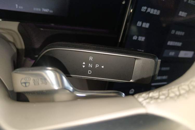 Used Denza Z9 2024 1100 km Four-Wheel Drive Max Version Gear Lever