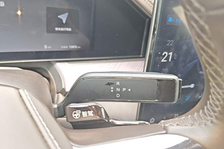 Used Denza Z9 2024 1100 km Four-Wheel Drive Max Version Gear Lever