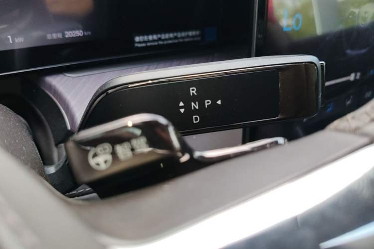 Used Denza Z9 2024 1100 km Four-Wheel Drive Max Version Gear Lever