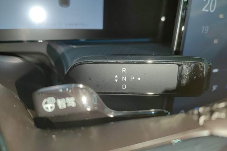 Used Denza Z9 2024 1100 km Four-Wheel Drive Pro Version Gear Lever