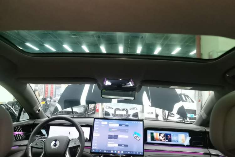 Used Denza Z9 2024 1100 km Four-Wheel Drive Max Version Headliner