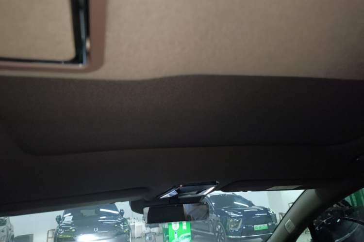 Used Denza Z9 2024 1100 km Four-Wheel Drive Max Version Headliner