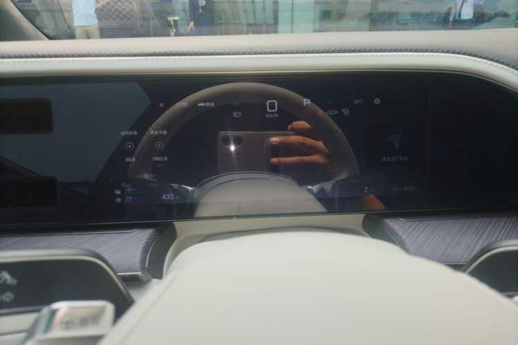 Used Denza Z9 2024 1100 km All-Wheel-Drive Ultra Version Instrument Cluster