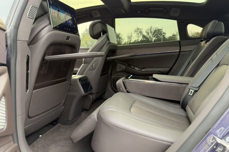 Used Denza Z9 2024 1100 km Four-Wheel Drive Max Version Interior 1