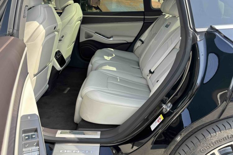 Used Denza Z9 2024 1100 km Four-Wheel Drive Max Version Interior 1