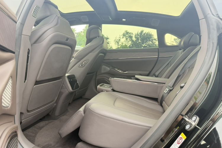 Used Denza Z9 2024 1100 km Four-Wheel Drive Max Version Interior 1
