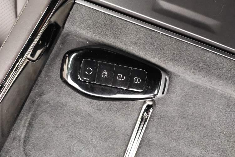 Used Denza Z9 2024 1100 km Four-Wheel Drive Max Version Interior 1