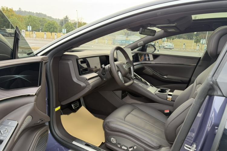 Used Denza Z9 2024 1100 km Four-Wheel Drive Max Version Interior 2