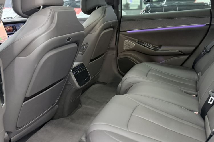 Used Denza Z9 2024 1100 km Four-Wheel Drive Max Version Interior 2