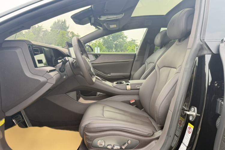 Used Denza Z9 2024 1100 km Four-Wheel Drive Max Version Interior 2