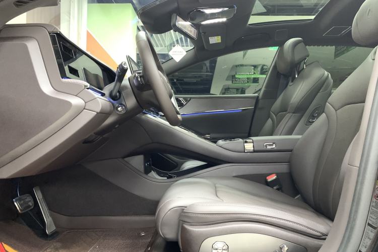 Used Denza Z9 2024 1100 km Four-Wheel Drive Max Version Interior 2