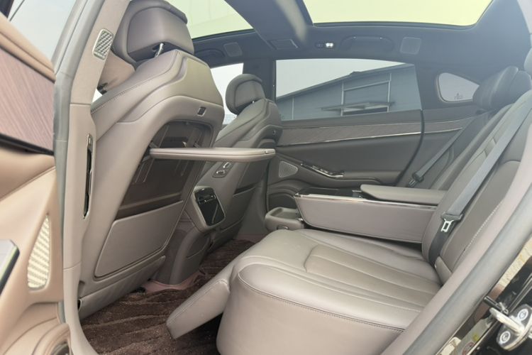 Used Denza Z9 2024 1100 km Four-Wheel Drive Max Version Interior 3