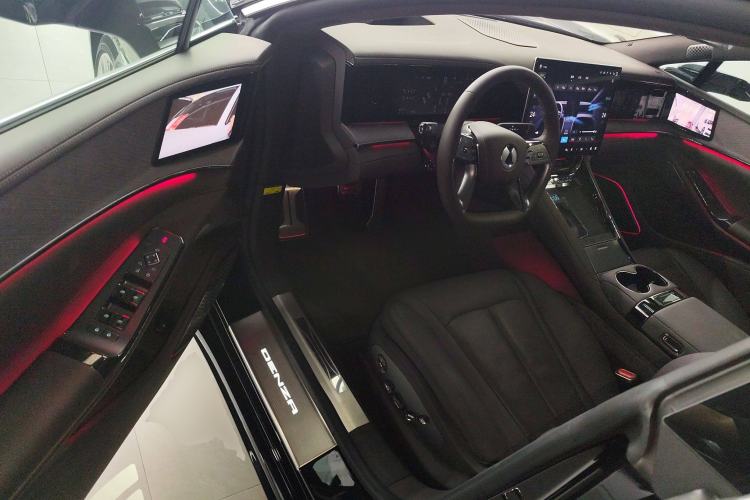 Used Denza Z9 2024 1100 km All-Wheel-Drive Ultra Version Interior 3