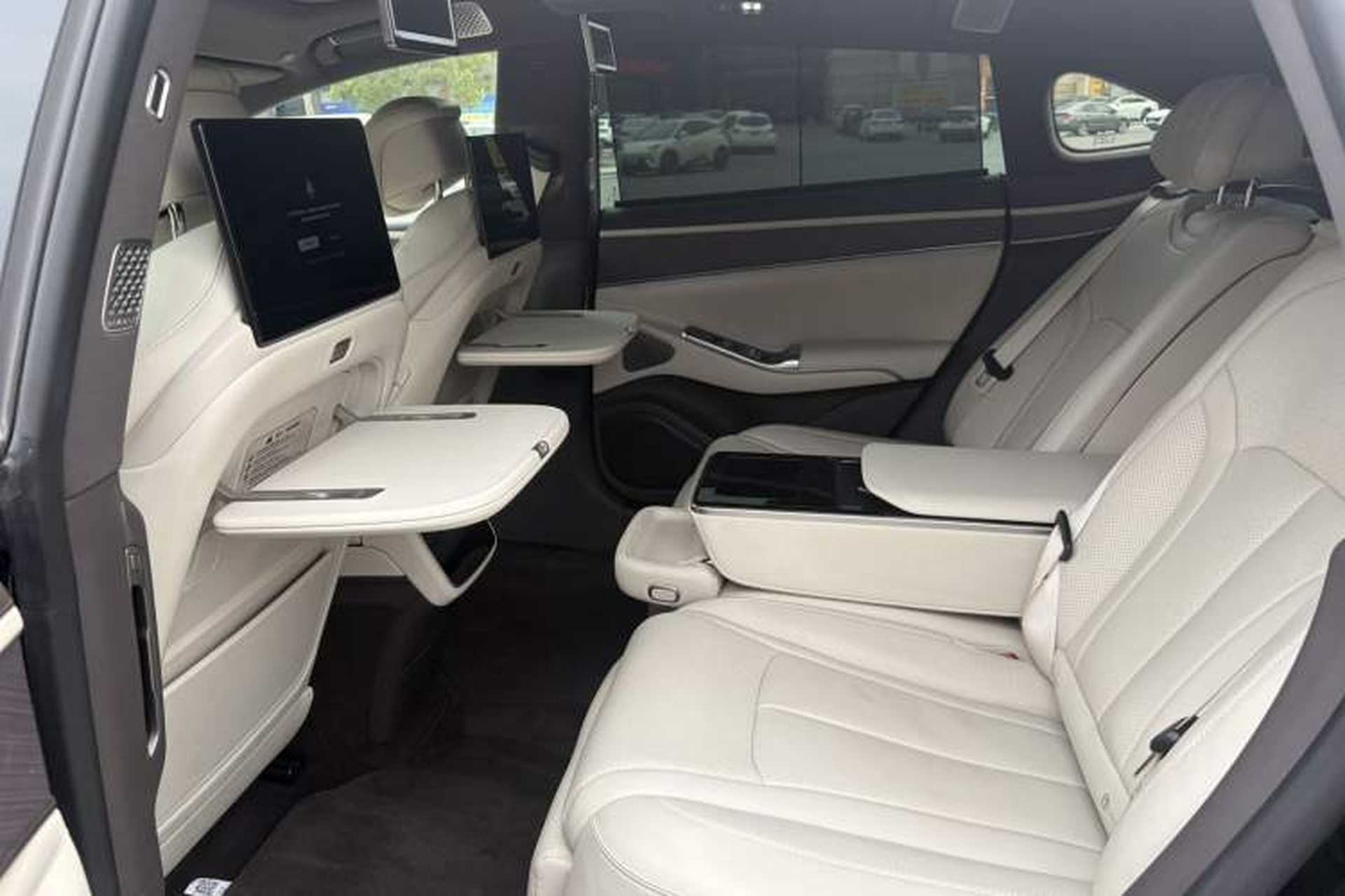 Used Denza Z9 2024 1100 km All-Wheel-Drive Ultra Version Interior 3
