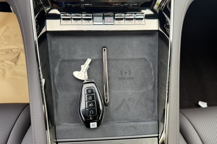 Used Denza Z9 2024 1100 km Four-Wheel Drive Max Version Interior 3