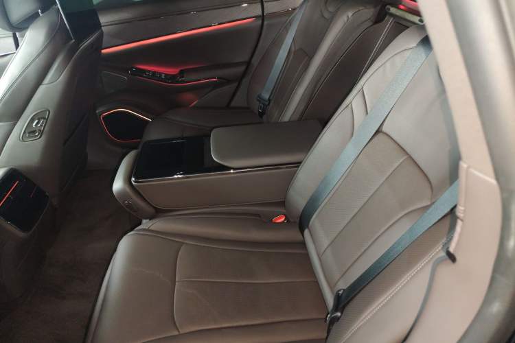 Used Denza Z9 2024 1100 km All-Wheel-Drive Ultra Version Interior 4