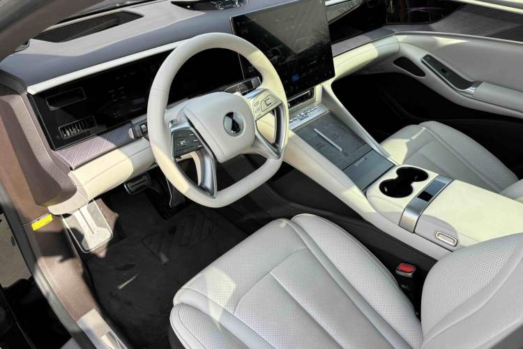 Used Denza Z9 2024 1100 km Four-Wheel Drive Max Version Interior 4