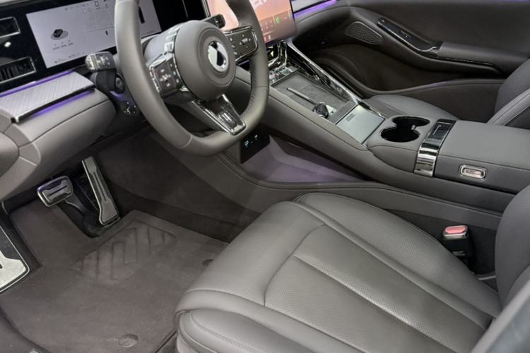 Used Denza Z9 2024 1100 km Four-Wheel Drive Max Version Interior 5