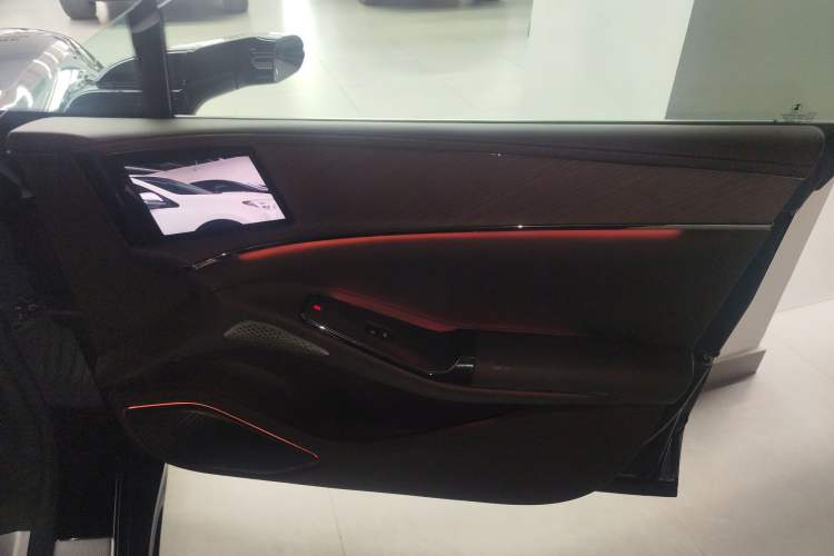 Used Denza Z9 2024 1100 km All-Wheel-Drive Ultra Version Interior 5