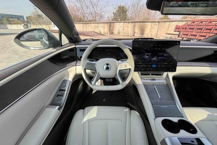 Used Denza Z9 2024 1100 km Four-Wheel Drive Max Version Interior 5