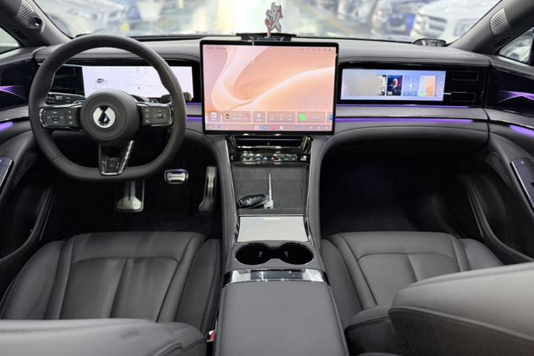 Used Denza Z9 2024 1100 km Four-Wheel Drive Max Version Interior 6