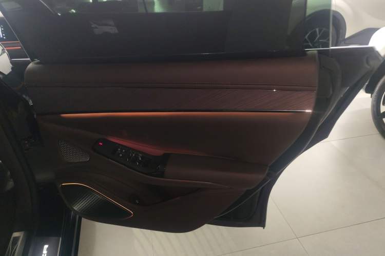 Used Denza Z9 2024 1100 km All-Wheel-Drive Ultra Version Interior 6