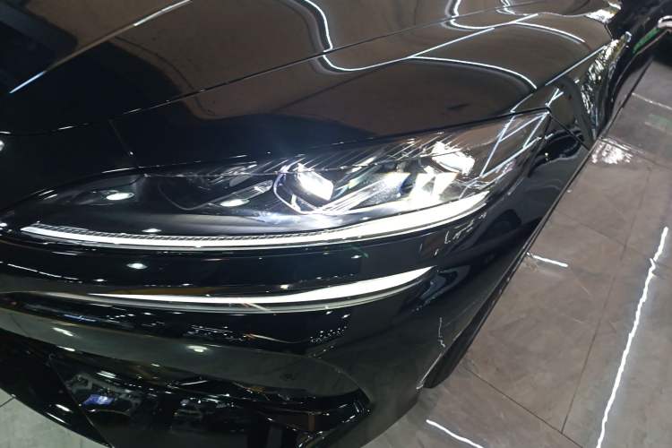 Used Denza Z9 2024 1100 km All-Wheel-Drive Ultra Version Left Front Headlight