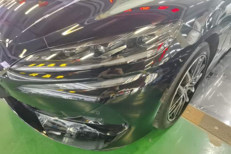 Used Denza Z9 2024 1100 km Four-Wheel Drive Max Version Left Front Headlight