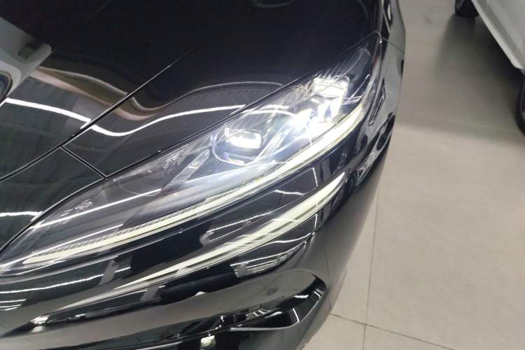 Used Denza Z9 2024 1100 km All-Wheel-Drive Ultra Version Left Front Headlight