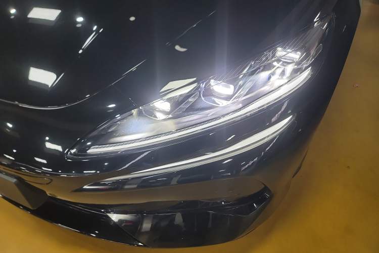 Used Denza Z9 2024 1100 km All-Wheel-Drive Ultra Version Left Front Headlight