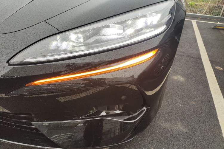 Used Denza Z9 2024 1100 km Four-Wheel Drive Max Version Left Front Headlight
