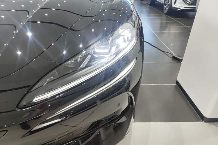Used Denza Z9 2024 1100 km All-Wheel-Drive Ultra Version Left Front Headlight