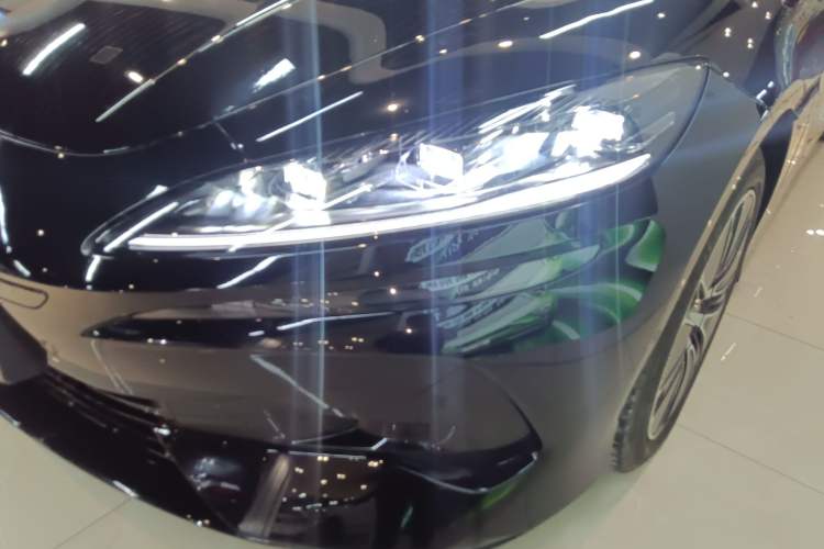 Used Denza Z9 2024 1100 km All-Wheel-Drive Ultra Version Left Front Headlight