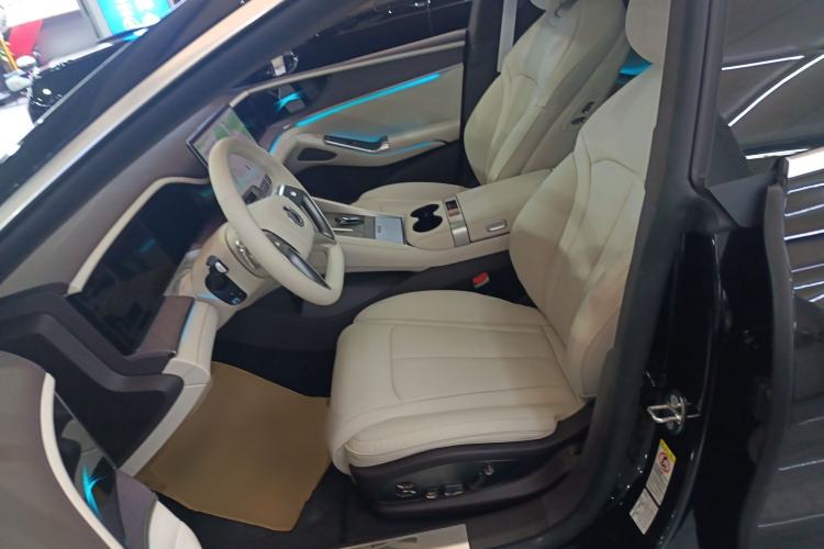 Used Denza Z9 2024 1100 km All-Wheel-Drive Ultra Version Left Front Seat