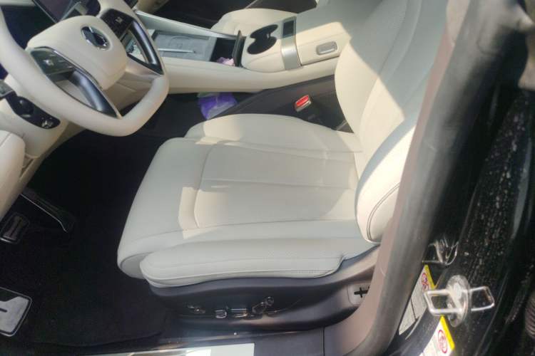 Used Denza Z9 2024 1100 km All-Wheel-Drive Ultra Version Left Front Seat