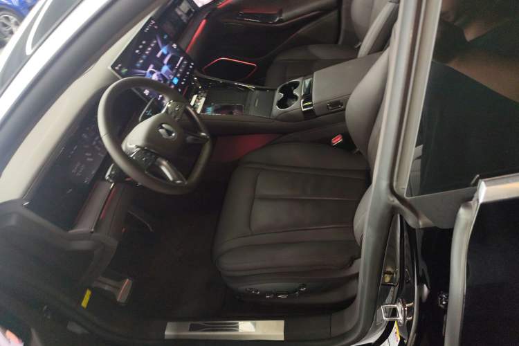 Used Denza Z9 2024 1100 km All-Wheel-Drive Ultra Version Left Front Seat