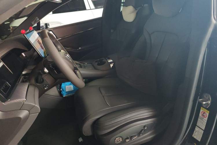 Used Denza Z9 2024 1100 km All-Wheel-Drive Ultra Version Left Front Seat