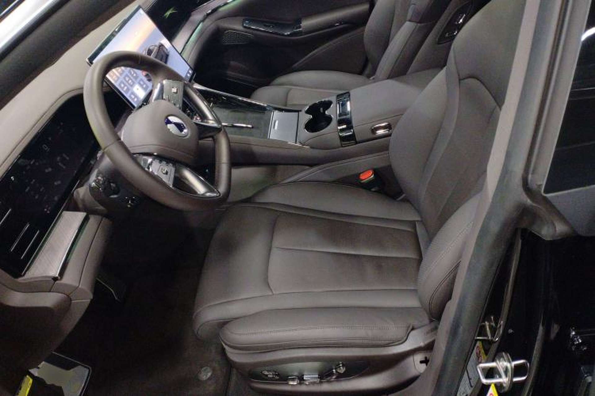 Used Denza Z9 2024 1100 km Four-Wheel Drive Max Version Left Front Seat