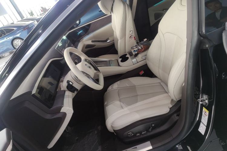 Used Denza Z9 2024 1100 km Four-Wheel Drive Max Version Left Front Seat