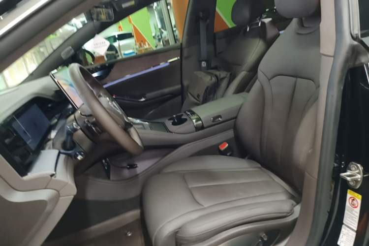 Used Denza Z9 2024 1100 km Four-Wheel Drive Max Version Left Front Seat